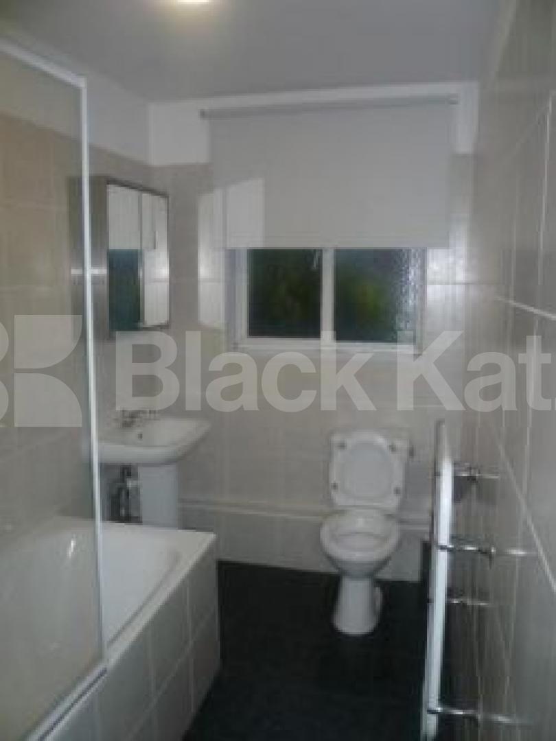 			2 Bedroom, 1 bath, 1 reception Flat			 Chase Side, SOUTHGATE N14